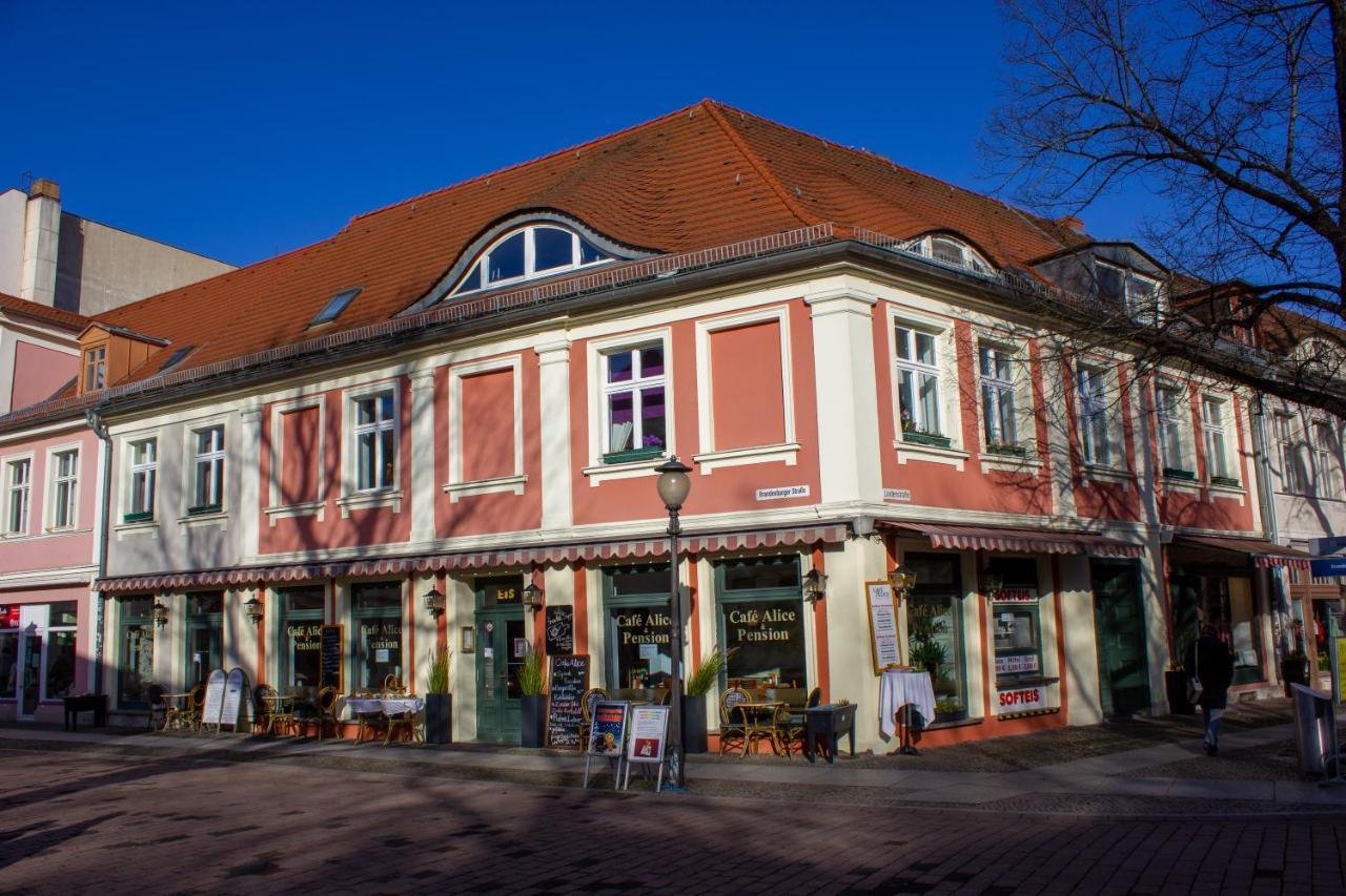 Cafe Alice & Pension Gmbh Potsdam Buitenkant foto